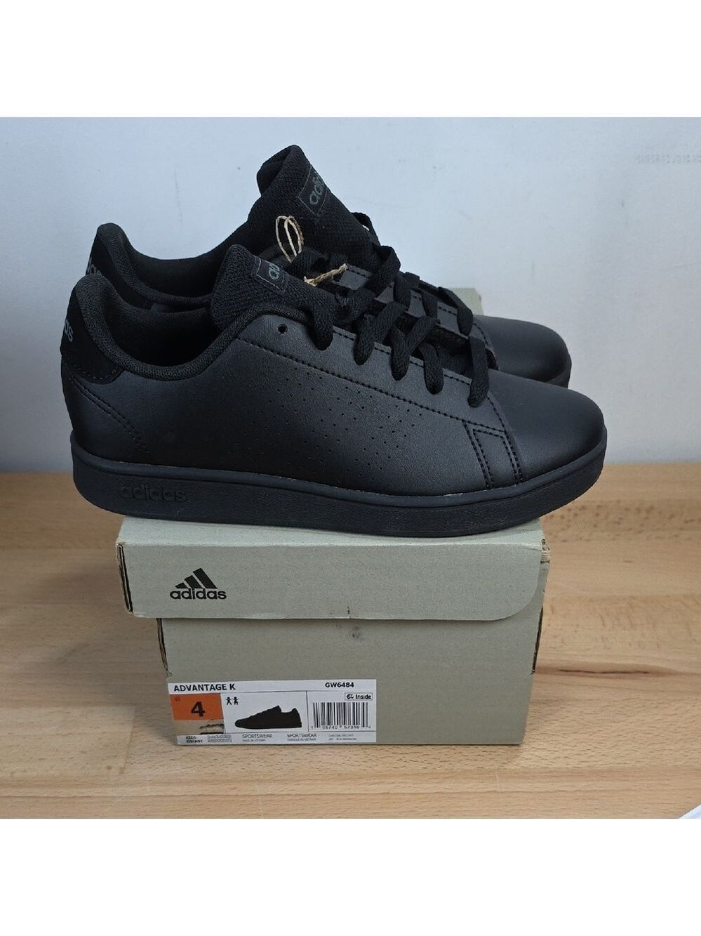 Adidas Men's Black Advantage Sneakers US 4 Kids